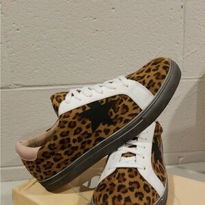 Women's  Tennis Shoe Leopard Star Sneakers Size 9